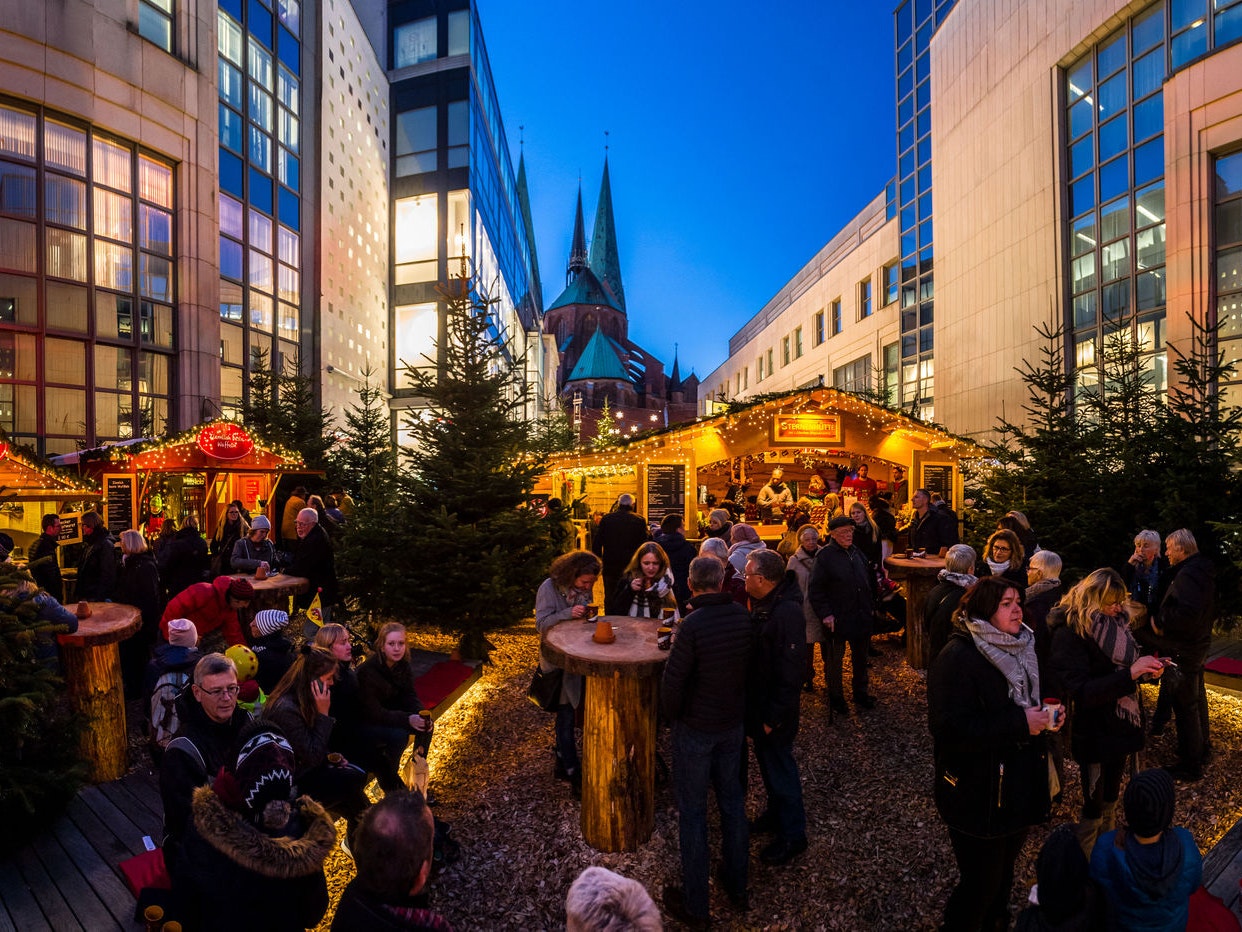 Lübeck macht sich startklar für den Weihnachtsmarkt R.SH